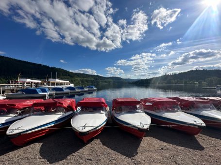 Lago Titisee. Vistas del embarcadero del lago Titisee en La Selva Negra en Alemania